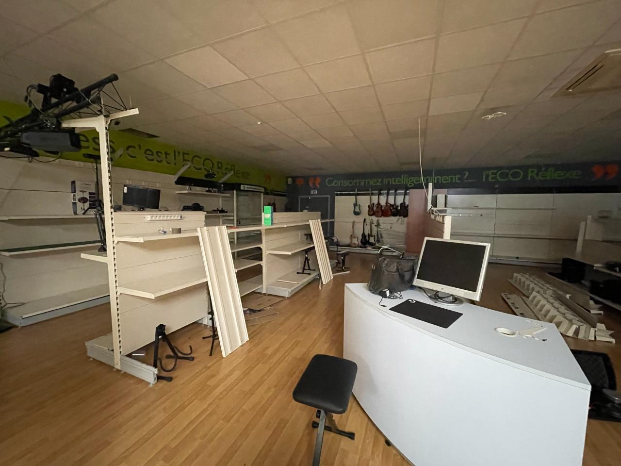 Commerce Saint-Mitre-les-Remparts 400m² Location commerce Saint-Mitre-les-Remparts Bouches-du-Rhône OLCOM2425408 4